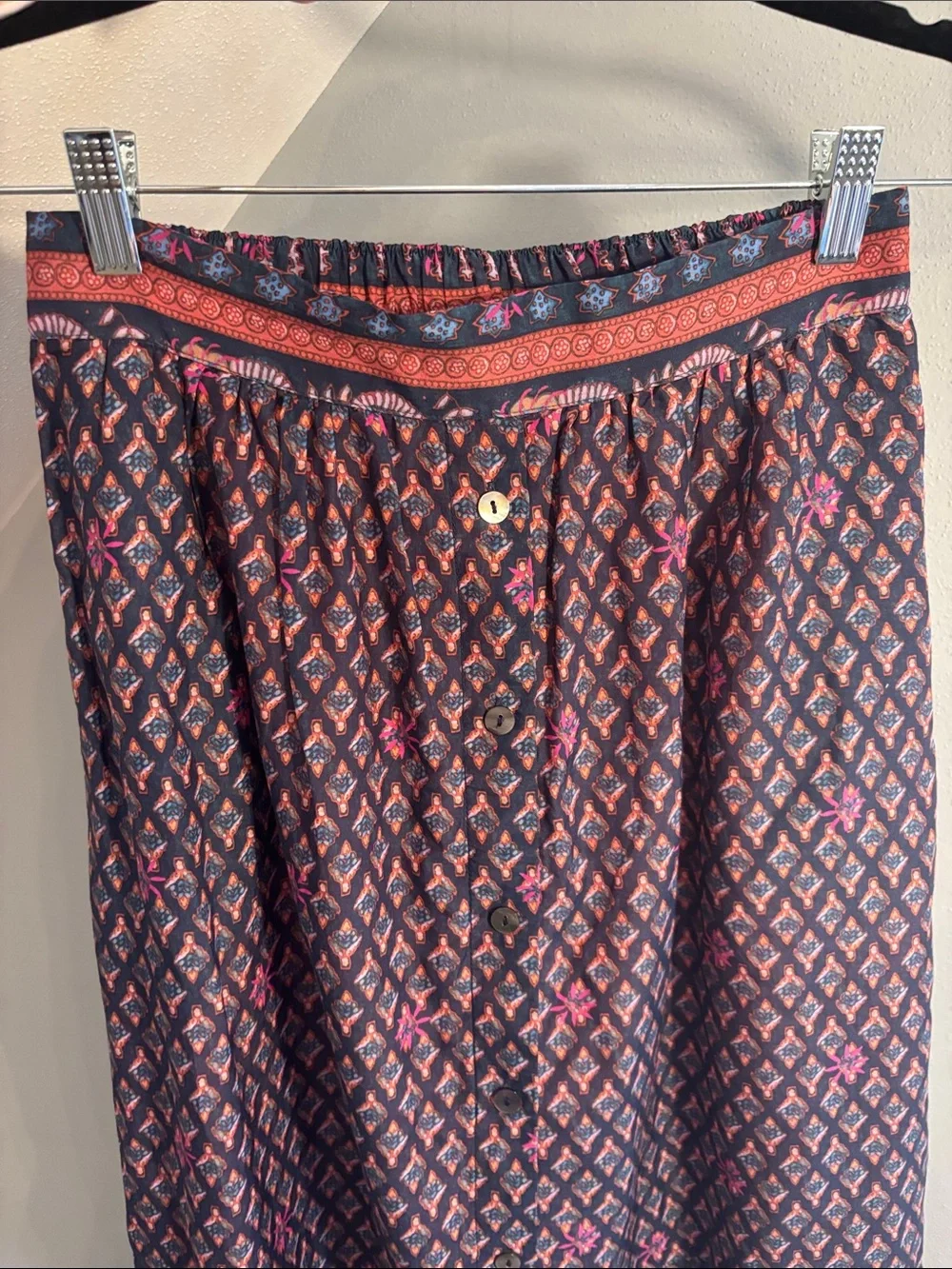 Xirena Taryn Skirt Navy Posey Floral Print Midi Skirt, SZ Small, front buttons